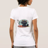 花の上の陽気な子猫 – 私たちとスマイル! Tシャツ (裏面)