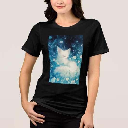 花の中でのびのびと眠る白狐 トライブレンドTシャツ (正面)