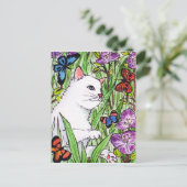 花の中で蝶を追いかける白猫 ポストカード (スタンド正面)