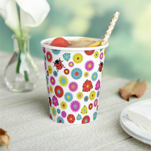 花の中のテントウムシ 紙コップ (インサイチュ)