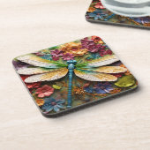 花の付いた明るい色のトンボ コースター (左側)