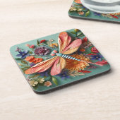 花の付いた明るい色のトンボ コースター (左側)