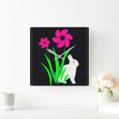 花の付いた白いバニーJulieによる時計 スクエア壁時計 (ホーム)