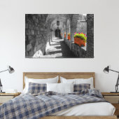 花の付いた石造りのアーチ キャンバスプリント (インサイチュ (寝室))