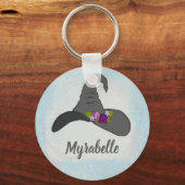 花の付いた黒い魔女の帽子パーソナライズされた キーホルダー (正面)