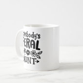 花の付いた「だれかのフェラル叔母」 コーヒーマグカップ (正面左)