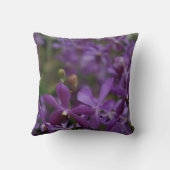 花の写真: 庭の紫色の蘭 クッション (裏面)