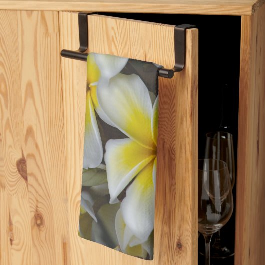 花の写真、黄色プルメリア花 キッチンタオル (三つ折り)