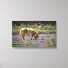 花の匂いを嗅いで キャンバスプリント