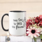 花の匂いを嗅ぐのに時間がかかる感動的引用文 マグカップ