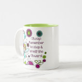 花の匂いを嗅ぐ ツートーンマグカップ (正面左)