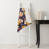 花の咲くさくらんぼと蝶の継ぎ目のない模様。  シェルパブランケット (インサイチュ)