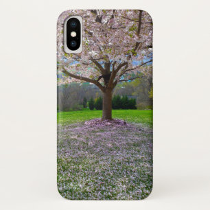 花の咲くピンクのさくらんぼの花の木と森 iPhone X ケース