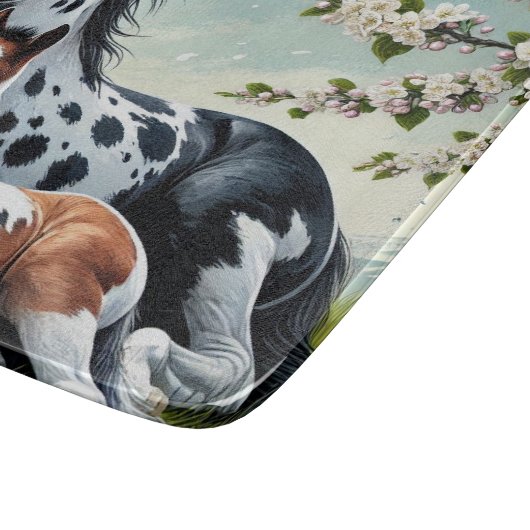 花の咲く木々の間で休む馬と馬 カッティングボード (角)