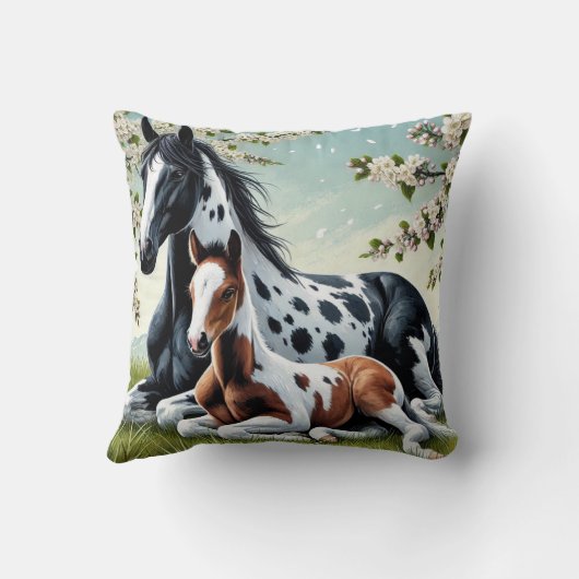 花の咲く木々の間で休む馬と馬 クッション (裏面)