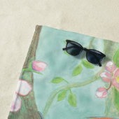 花の咲く木の枝で鳥が歌う ビーチタオル (インサイチュ)