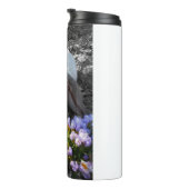 花の咲く美しい英語のロップ タンブラー (回転右)