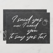 花の少女のユーモアあふれるチョークボードタイポグラフィーのプロポーズ 招待状 (正面/裏面)