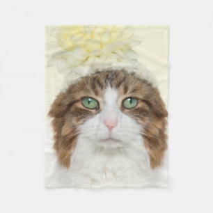 花の帽子を持つ猫 フリースブランケット