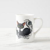 花の揺りかごの黒猫 ボーンチャイナマグカップ (右)