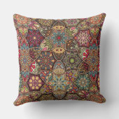 花の曼荼羅の要素が付いているヴィンテージのパッチワーク クッション (裏面)
