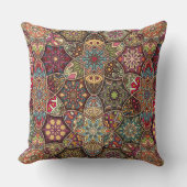 花の曼荼羅の要素が付いているヴィンテージのパッチワーク クッション (正面)