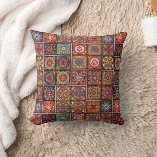 花の曼荼羅の要素が付いているヴィンテージのパッチワーク クッション (ブランケット)