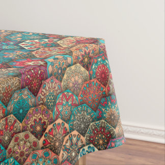 花の曼荼羅の要素が付いているヴィンテージのパッチワーク テーブルクロス