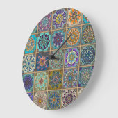 花の曼荼羅の要素が付いているヴィンテージのパッチワーク ラージ壁時計 (傾斜)