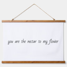 花の木の上の壁のタペストリーに蜜