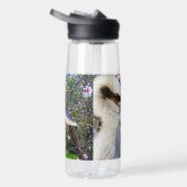 花の木の横に位置するKookabura ウォーターボトル (右面)