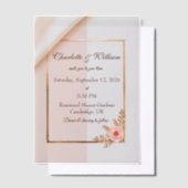 花の柔らかい紫と灰色の効果 ベラム紙招待状 (オフセット)