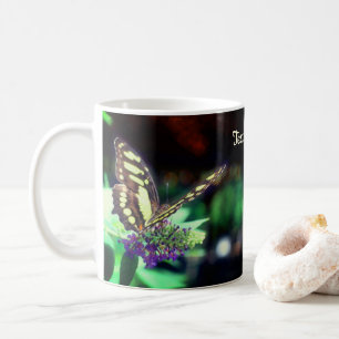 花の柔らかい蝶パーソナライズされた コーヒーマグカップ