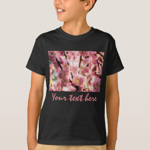 花の梅 – ピンクパラディーズ Tシャツ