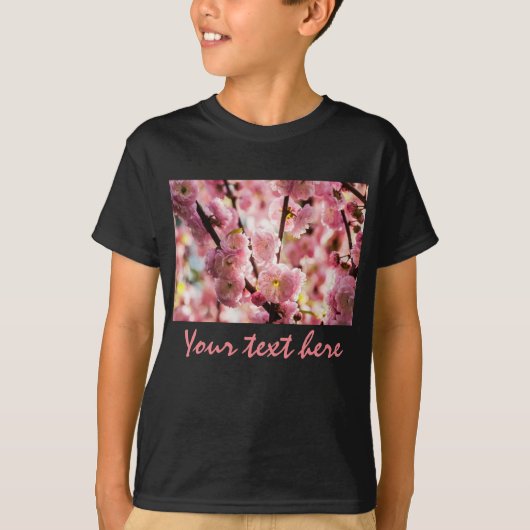 花の梅 – ピンクパラディーズ Tシャツ (正面)