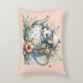 花の水差しから覗くかわいいねずみのイラスト アクセントクッション (正面(垂直))
