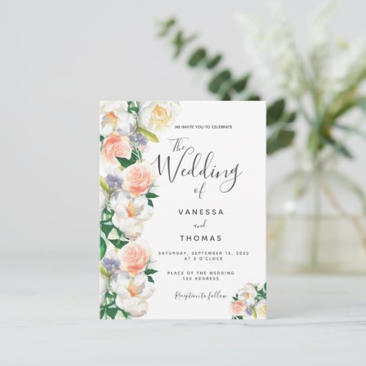 花の珊瑚スクリプト ローズゴールドの結婚式の招待状 ポストカード (スタンド正面)