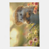 花の畑で愛らしいハリネズミの庭師 キッチンタオル (縦)