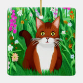 花の畑に咲くリトルジンジャーブラウン子猫 セラミックオーナメント (裏面)