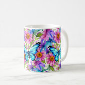 花の畑に咲く青い蝶 コーヒーマグカップ (正面右)