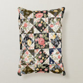 花の継ぎ目のない継ぎはぎ模様 アクセントクッション (正面(垂直))