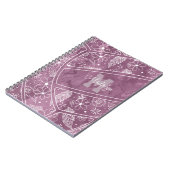 花の羽のペイリーズ模様プラムバレーボール ノートブック (左側)