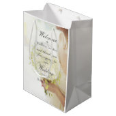 花の花束を持つ美しい結婚花嫁 ミディアムペーパーバッグ (正面アングル)