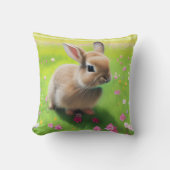 花の草地にかわいいベビーうさぎ クッション (正面)