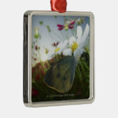 花の蝶のクローズアップ メタルオーナメント (右)