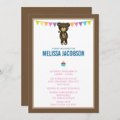 花の赤ちゃんシャワーを持つかわいい茶色のクマ 招待状 (正面/裏面)