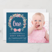 花の輪とリボンの女の子の1歳の誕生日写真 招待状 (正面)