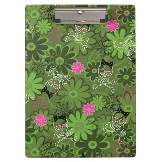 花の迷彩柄の背景のガーリーなパンクのスカル クリップボード (正面)