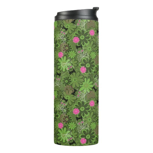 花の迷彩柄の背景のガーリーなパンクのスカル タンブラー (回転左)