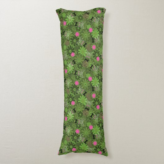 花の迷彩柄の背景のガーリーなパンクのスカル ボディピロー (正面縦)